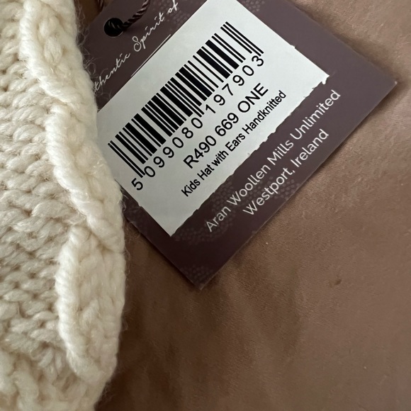 Aran woolen mills this cute hand-knit hat - Picture 4 of 7